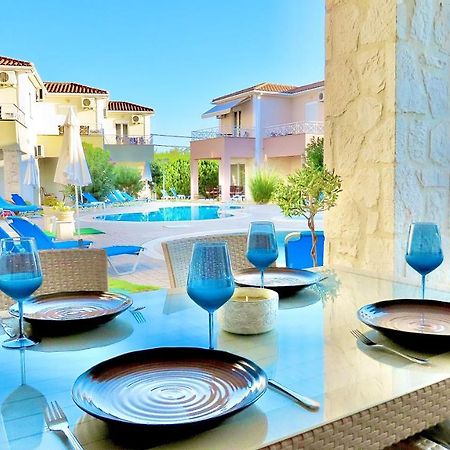 Phoebes Place At Kalamaki Court, 2 Bedroom Villa With A Shared Pool Extérieur photo