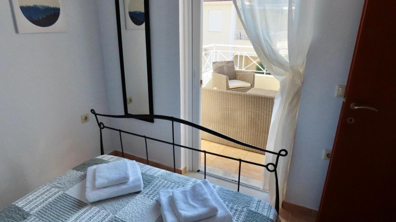 Phoebes Place At Kalamaki Court, 2 Bedroom Villa With A Shared Pool Extérieur photo