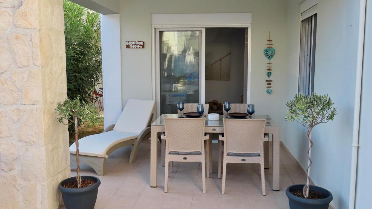 Phoebes Place At Kalamaki Court, 2 Bedroom Villa With A Shared Pool Extérieur photo
