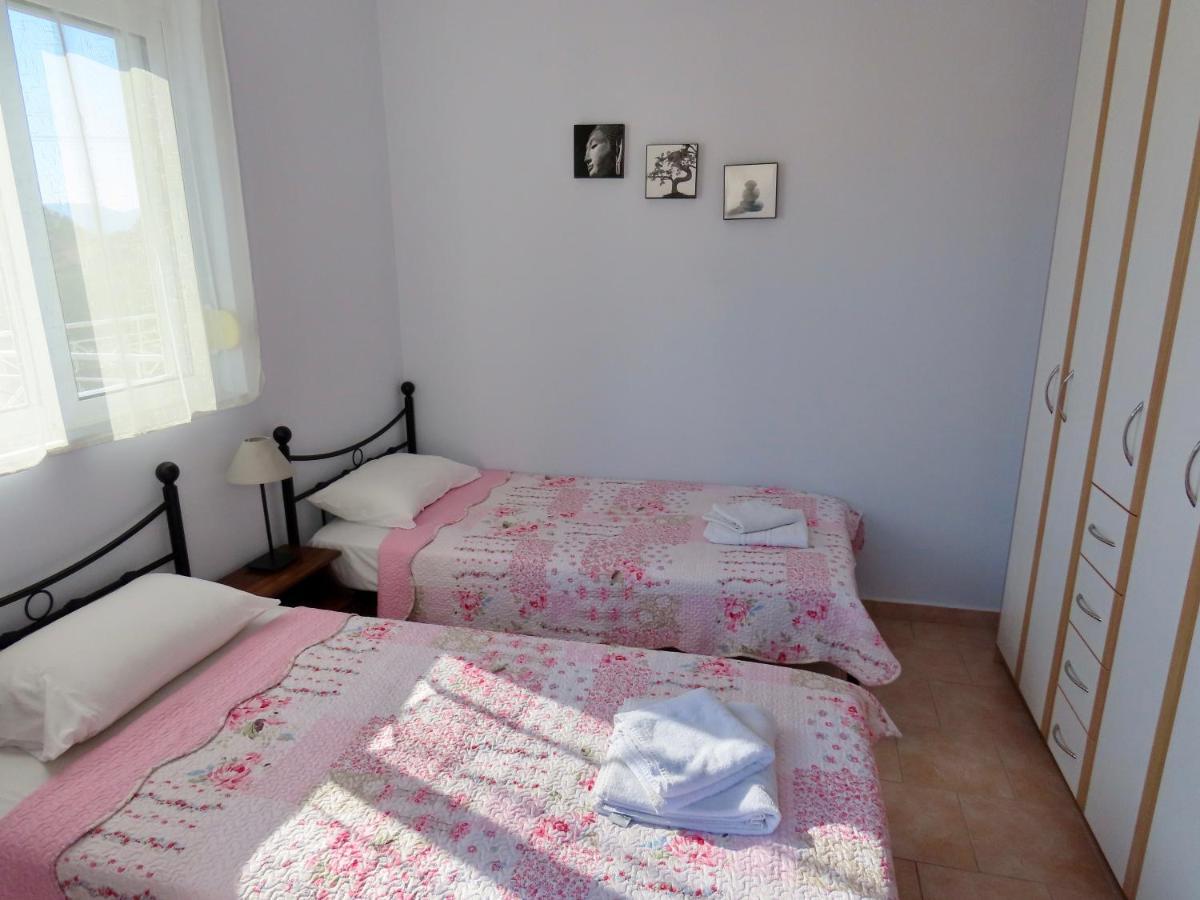 Phoebes Place At Kalamaki Court, 2 Bedroom Villa With A Shared Pool Extérieur photo