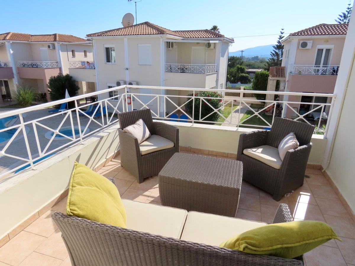 Phoebes Place At Kalamaki Court, 2 Bedroom Villa With A Shared Pool Extérieur photo