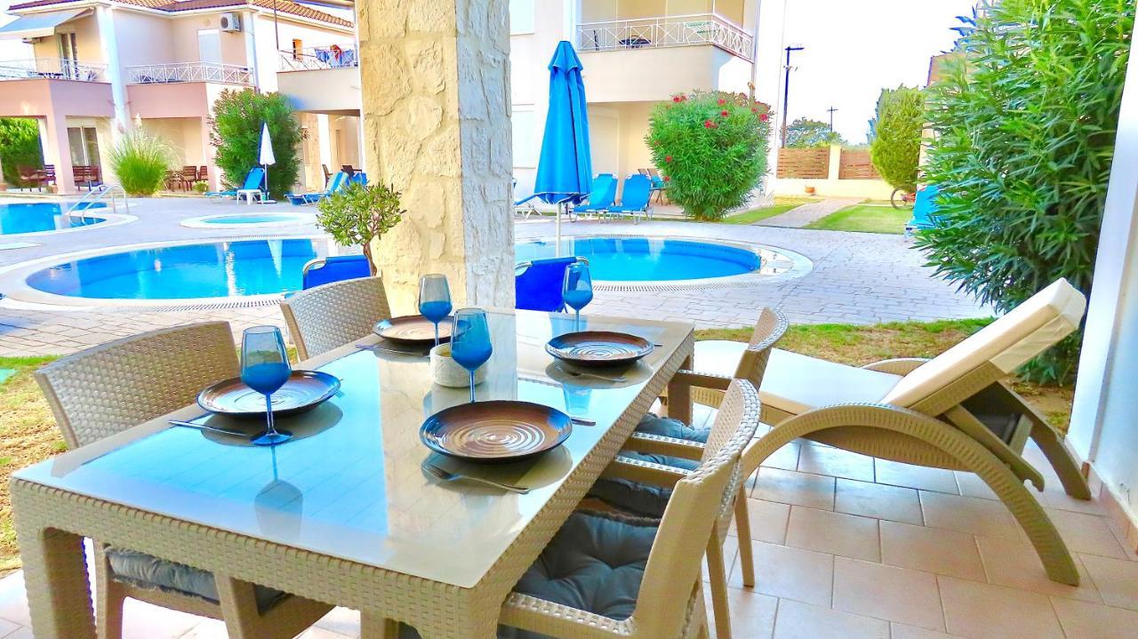 Phoebes Place At Kalamaki Court, 2 Bedroom Villa With A Shared Pool Extérieur photo